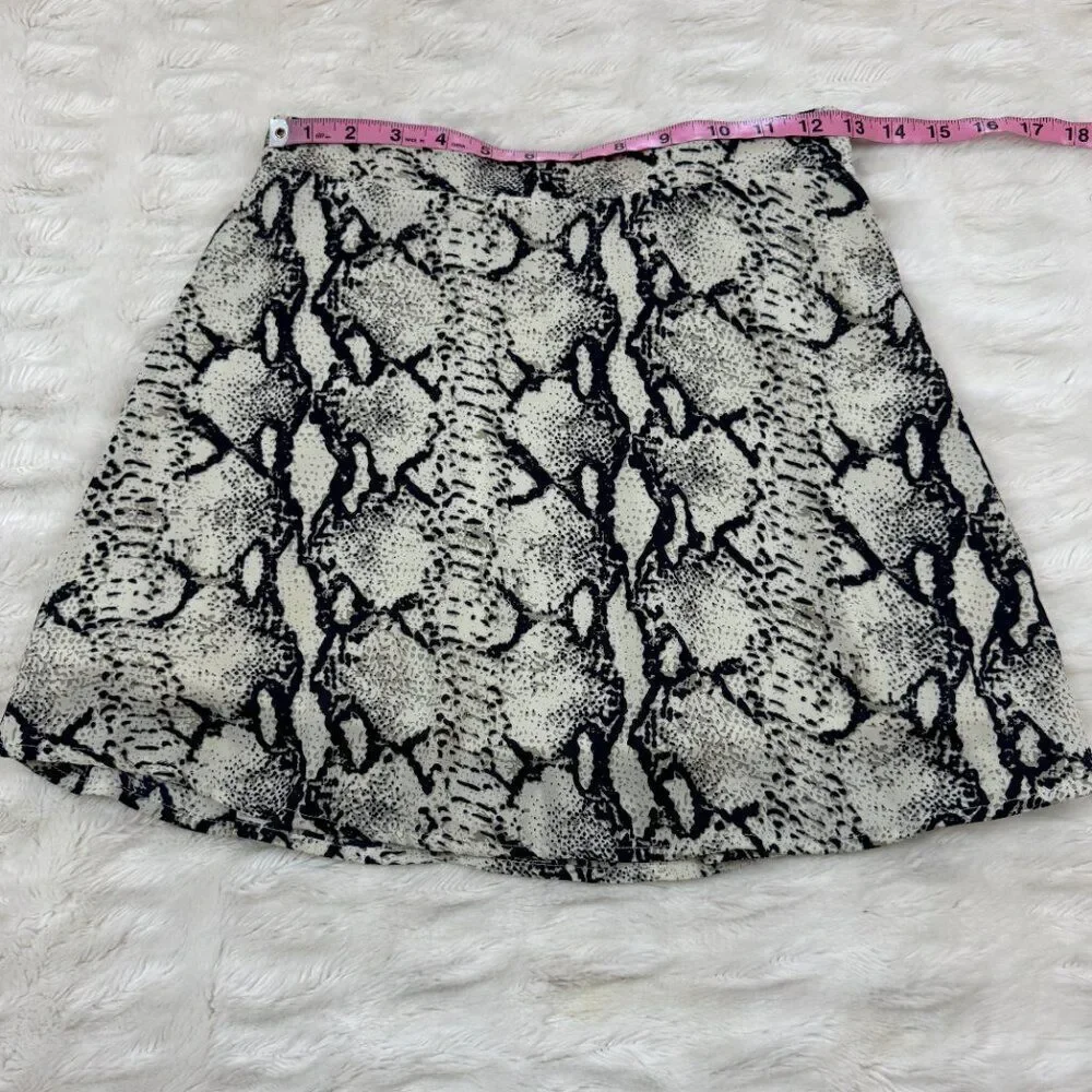 Tobi Snakeskin Mini Skirt - Picture 4 of 9